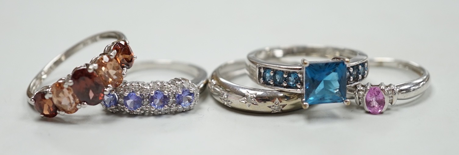 Five assorted modern 9ct white gold and gem set dress rings, including gypsy set diamond chip, gross weight 12.6 grams.